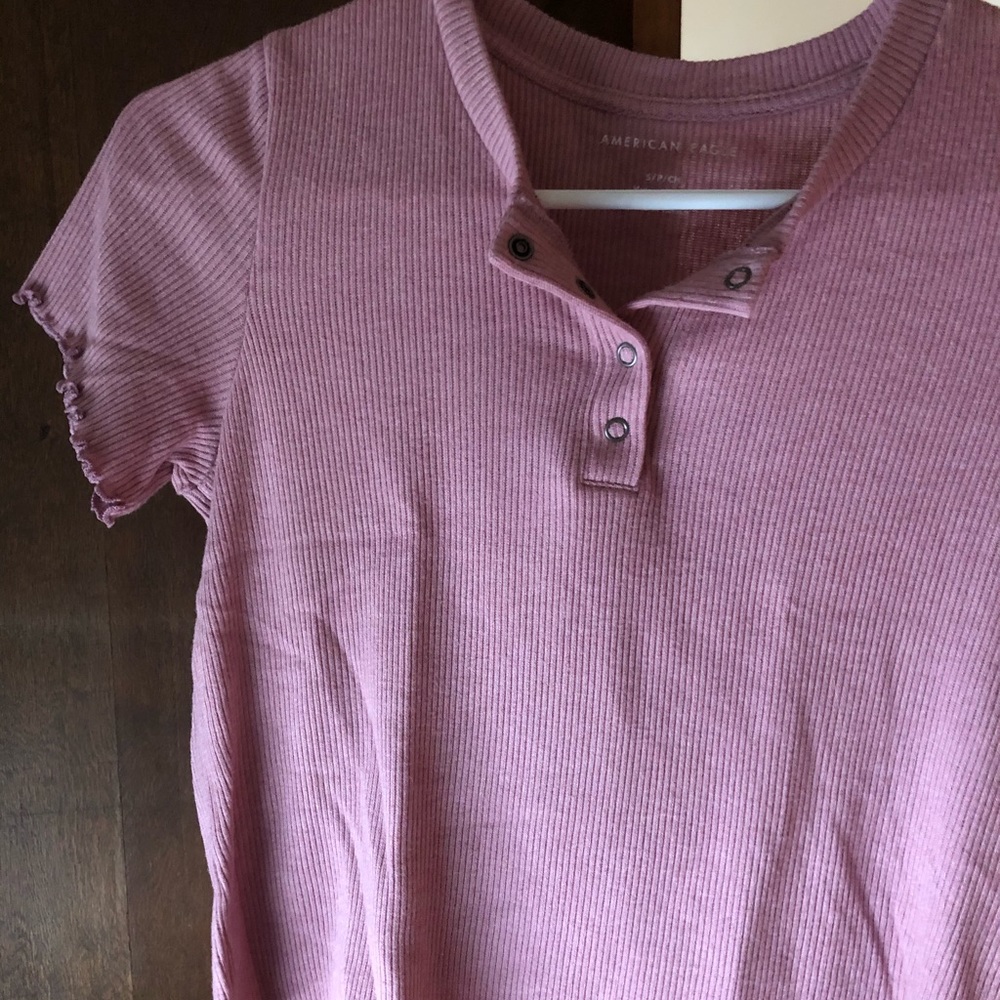Pink lettuce edge cropped tee